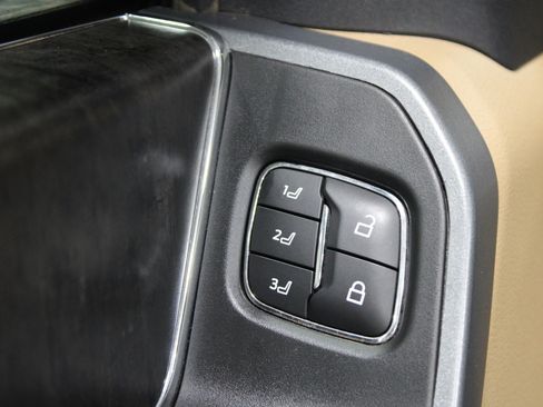 Used 2024 Ford F350 Lariat w/ Lariat Ultimate Package image 7