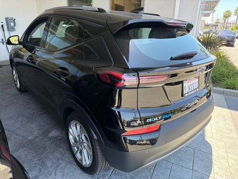 Used 2023 Chevrolet Bolt EUV LT w/ Comfort Package FWD image 6