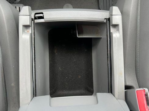 Used 2008 Chrysler Town & Country Touring image 30