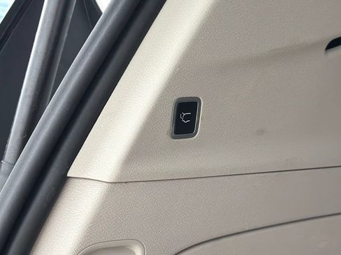 Used 2024 Chrysler Pacifica Touring-L FWD image 26