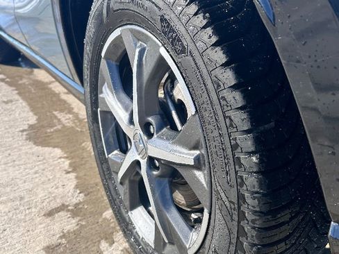 Used 2025 Honda HR-V EX-L image 8