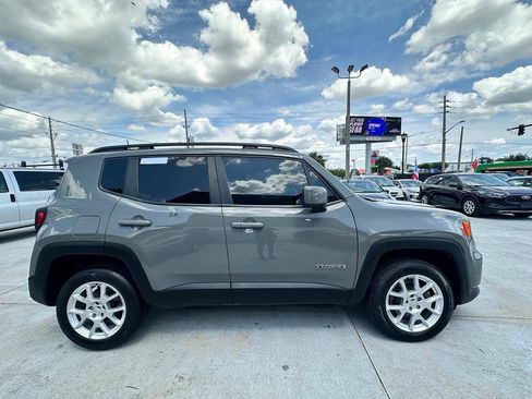 Used 2020 Jeep Renegade Latitude w/ Cold Weather Group AWD/4WD image 3