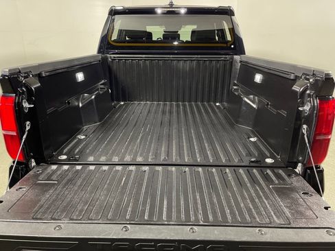 Certified 2025 Toyota Tacoma TRD Off-Road image 10