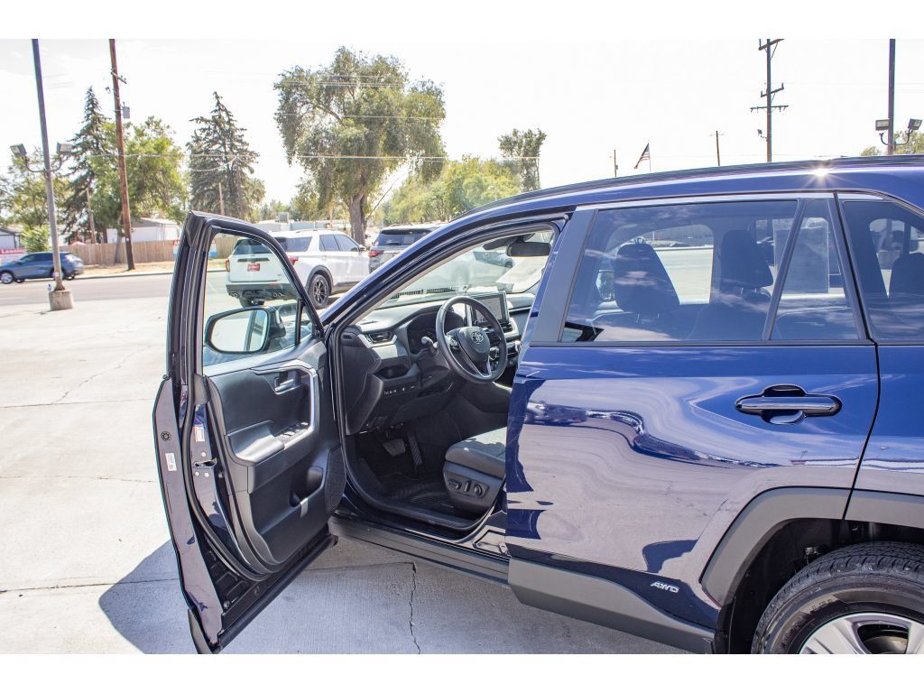 Used 2025 Toyota RAV4 XLE w/ Convenience Package AWD/4WD image 25