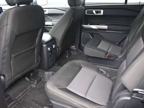 Used 2023 Ford Explorer XLT AWD/4WD image 7