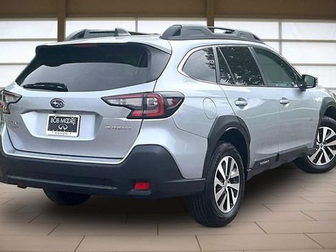 Used 2025 Subaru Outback Premium AWD/4WD image 2