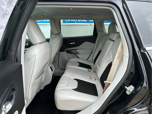 Used 2020 Jeep Cherokee Latitude Plus image 42