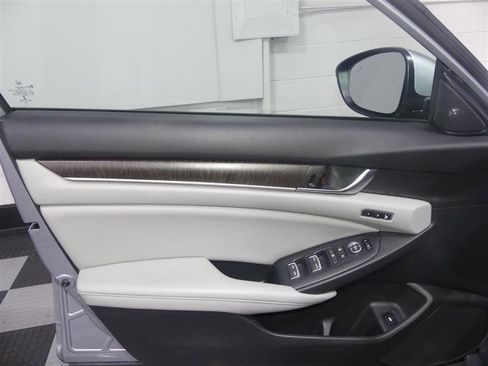 Used 2020 Honda Accord Touring image 17