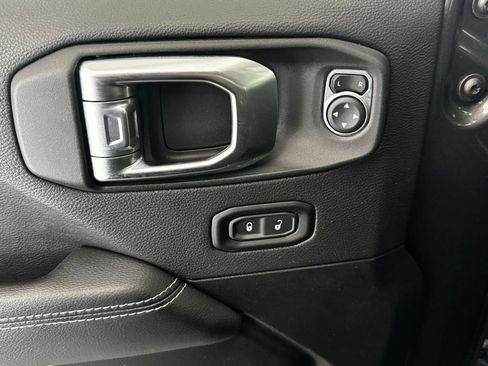Used 2022 Jeep Wrangler Unlimited Sahara AWD/4WD image 10