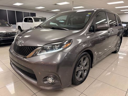 Used 2016 Toyota Sienna SE image 8