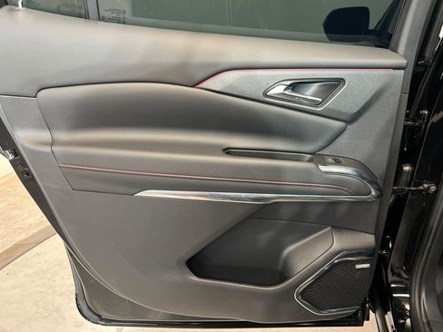 Used 2024 Chevrolet Traverse RS FWD image 19