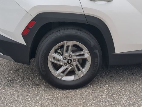 Certified 2025 Hyundai Tucson SE image 10