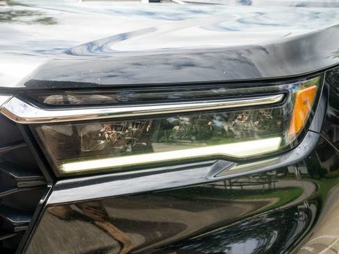 Used 2024 Honda Pilot Touring image 11