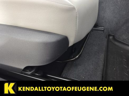 Used 2022 Toyota Camry SE w/ Cold Weather Package AWD/4WD image 30