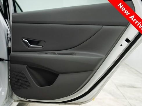 Used 2023 Hyundai Elantra SEL w/ Convenience Package image 22