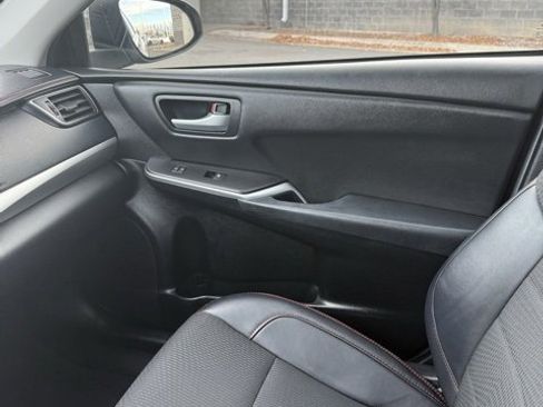 Used 2016 Toyota Camry SE image 28