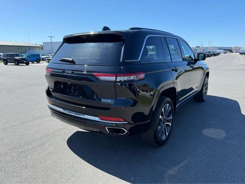 Used 2023 Jeep Grand Cherokee Overland w/ Advanced Protech Group III AWD/4WD image 9