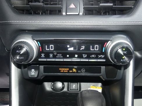 Used 2020 Toyota RAV4 XLE w/ Convenience Package AWD/4WD image 38