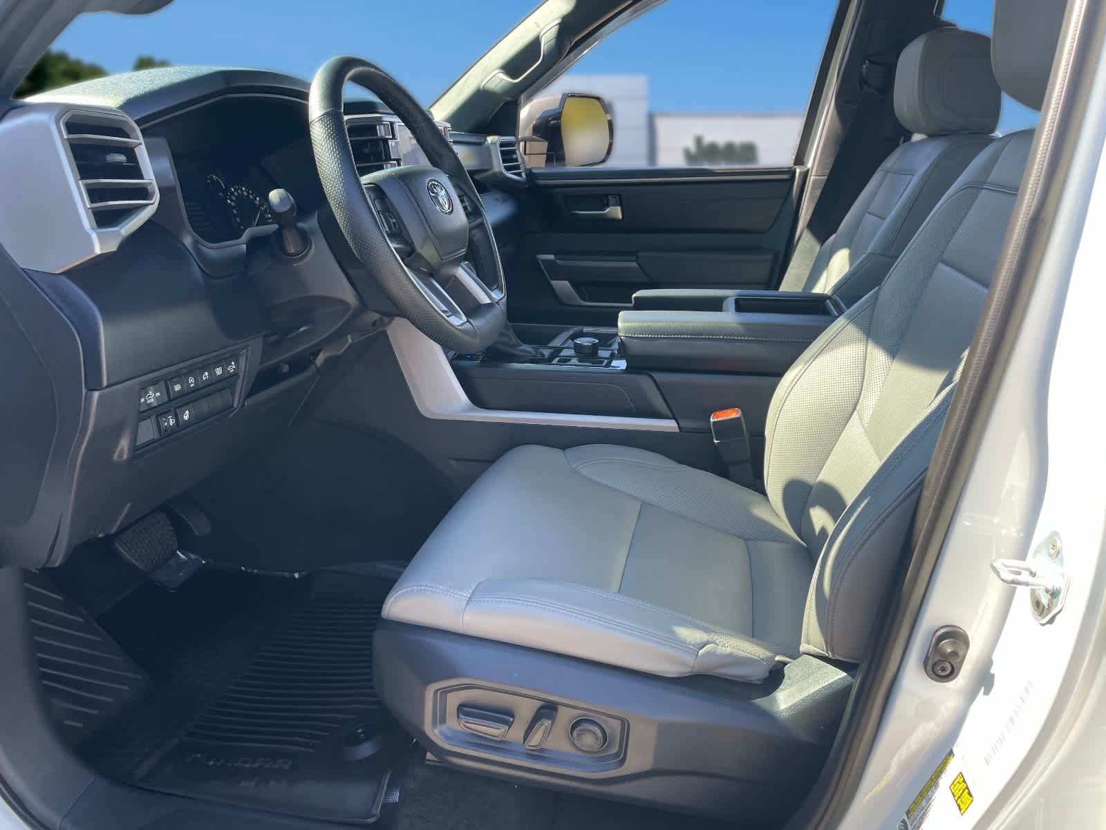 Used 2025 Toyota Tundra SR5 w/ SR5 Premium Package AWD/4WD image 19
