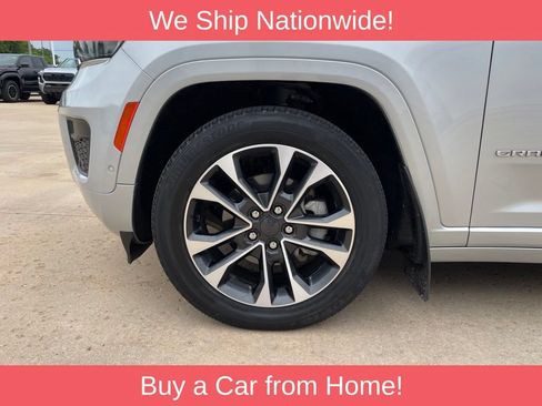Used 2022 Jeep Grand Cherokee Overland AWD/4WD image 17