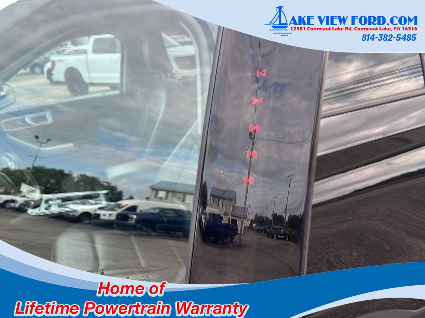 Used 2023 Ford Explorer XLT w/ Equipment Group 202A AWD/4WD image 17
