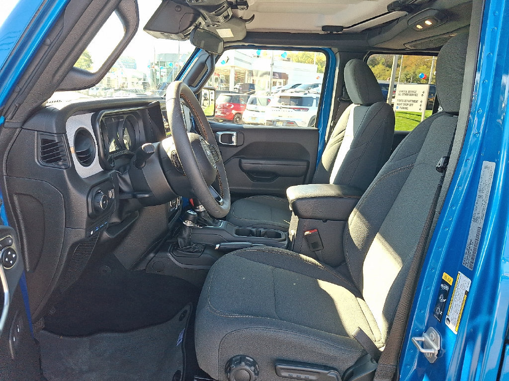 Used 2024 Jeep Wrangler Unlimited w/ Convenience Group AWD/4WD image 14