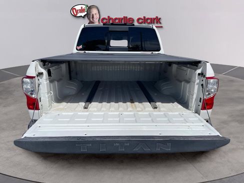 Used 2021 Nissan Titan SV w/ SV Convenience Package RWD image 24