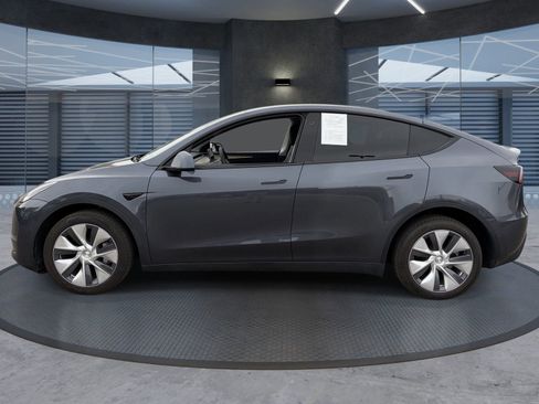 Used 2022 Tesla Model Y Long Range AWD/4WD image 3