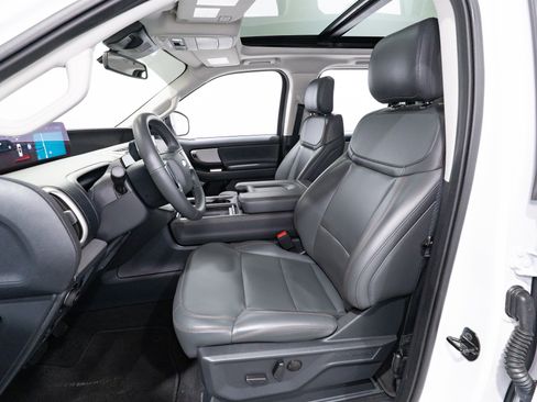 Used 2025 Ford Expedition Active AWD/4WD image 15