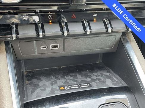 Used 2023 GMC Canyon Denali image 4