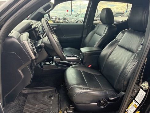 Used 2019 Toyota Tacoma TRD Sport image 18