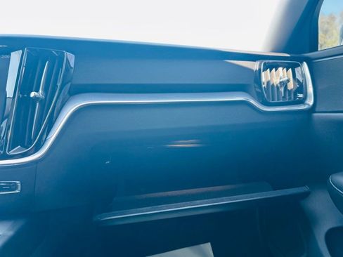 Used 2020 Volvo S60 T5 Momentum FWD image 42