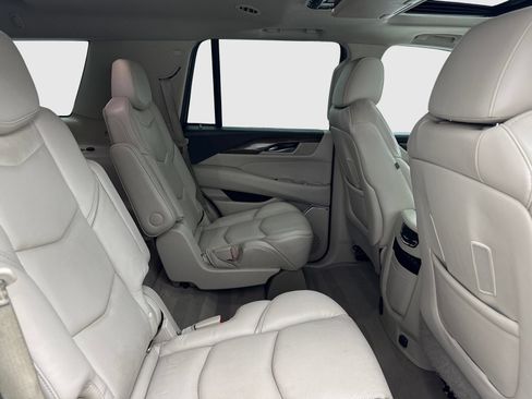 Used 2018 Cadillac Escalade Luxury RWD image 47