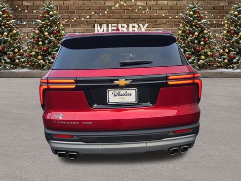 Used 2025 Chevrolet Traverse LT image 4