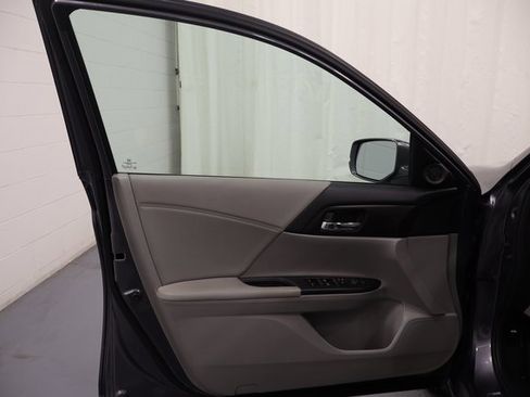 Used 2015 Honda Accord EX image 9