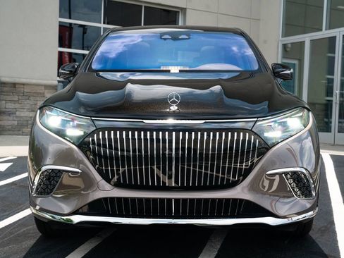 Used 2024 Mercedes-Benz Maybach EQS 680 4MATIC image 4