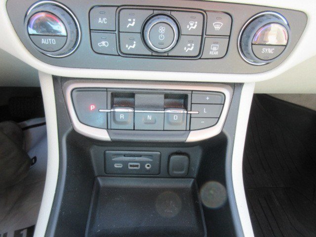 Used 2024 GMC Terrain Denali w/ Denali Premium Package AWD/4WD image 19