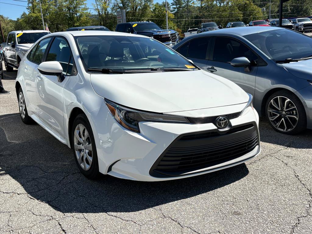 Used 2023 Toyota Corolla LE FWD image 3