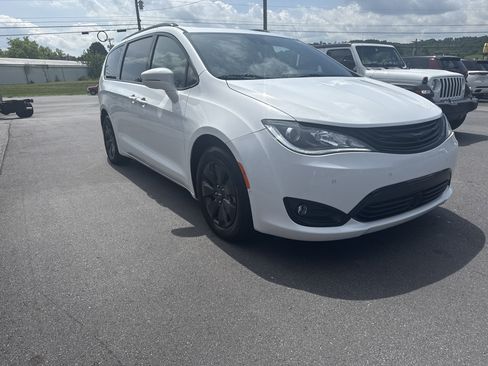 Used 2019 Chrysler Pacifica Limited w/ Advanced Safetytec Group image 4