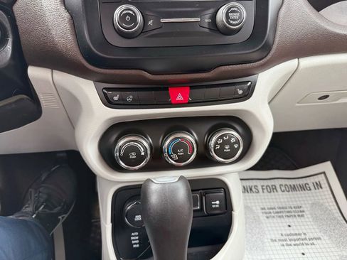 Used 2017 Jeep Renegade Latitude w/ Cold Weather Group image 32