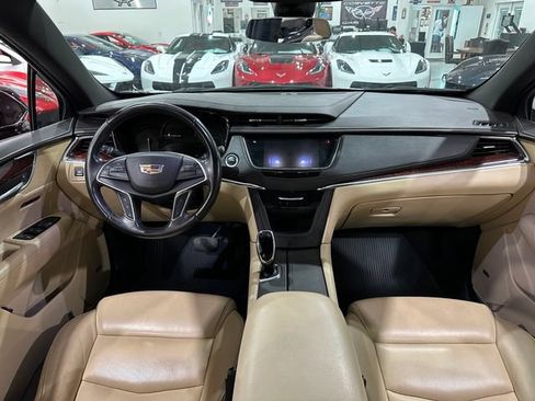 Used 2018 Cadillac XT5 Luxury w/ Driver Awareness Package FWD image 12