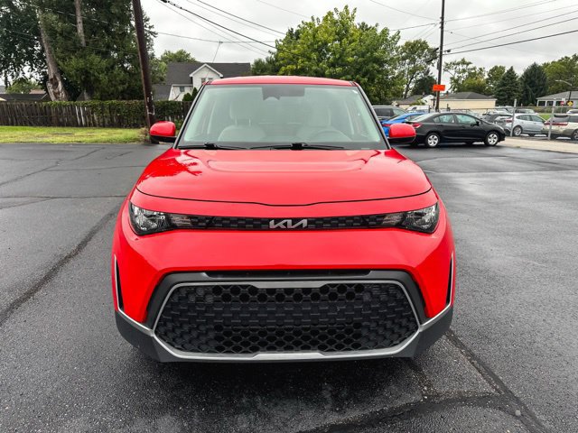 Used 2025 Kia Soul LX FWD image 2