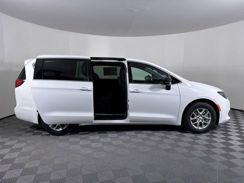New 2026 Chrysler Voyager LX image 10