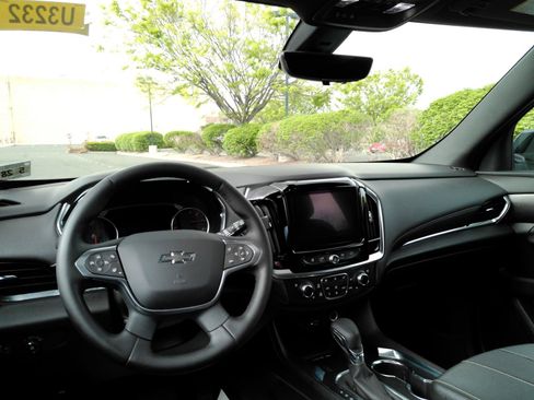 Certified 2023 Chevrolet Traverse Premier w/ Redline Edition AWD/4WD image 8