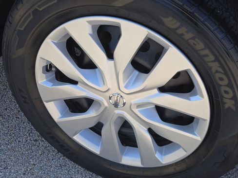 Used 2015 Nissan Rogue S AWD/4WD image 14