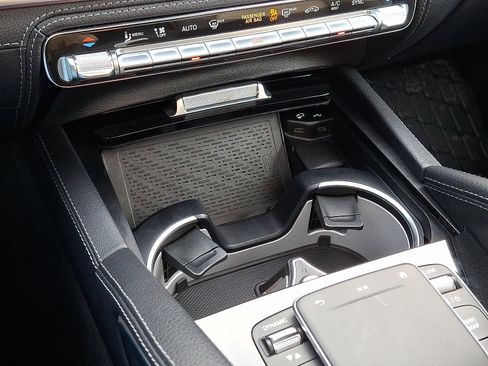 Certified 2022 Mercedes-Benz GLE 580 4MATIC w/ Night Package image 25