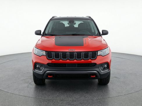 Used 2025 Jeep Compass Trailhawk AWD/4WD image 2