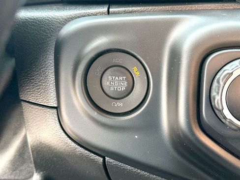 Used 2020 Jeep Wrangler Unlimited Sahara AWD/4WD image 28