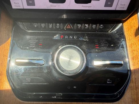 Used 2022 Jeep Grand Wagoneer Series III w/ Flexible Seating Group AWD/4WD image 34