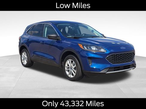 Used 2022 Ford Escape SE w/ Cold Weather Package AWD/4WD image 2